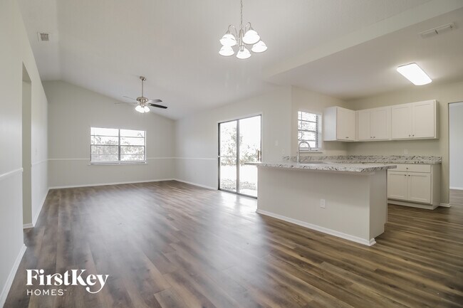 Foto del edificio - 2416 Lackland Dr