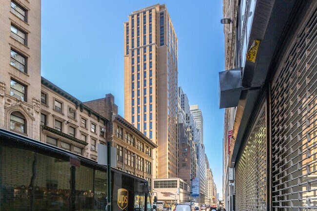 Building Photo - 100 W 39th St