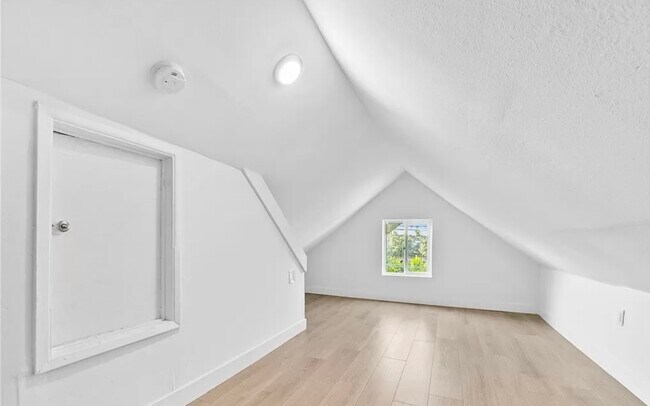 Foto del edificio - 561 W 12th St