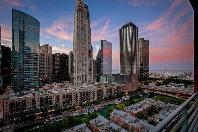 Foto del edificio - 415 E North Water St