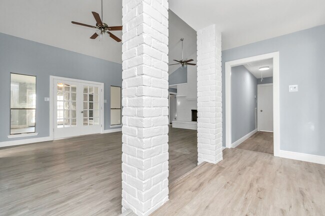 Foto del edificio - 3514 Summit Ln