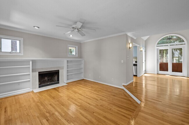 Foto del edificio - Inviting 3br house in Morrisville with woo...