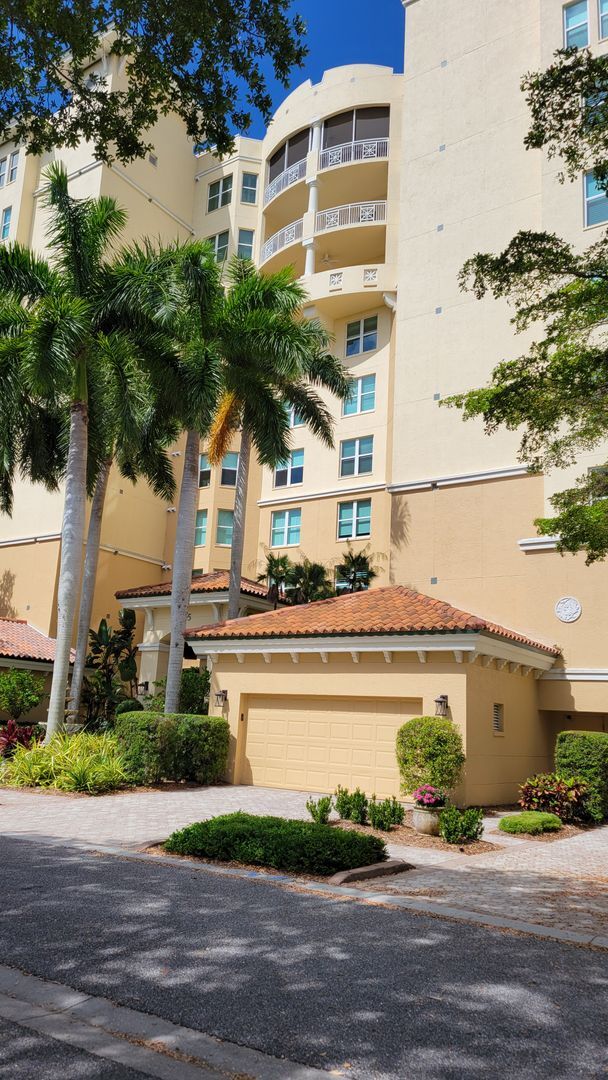 Foto del edificio - Annual turnkey furnished 3/3 condo with wa...