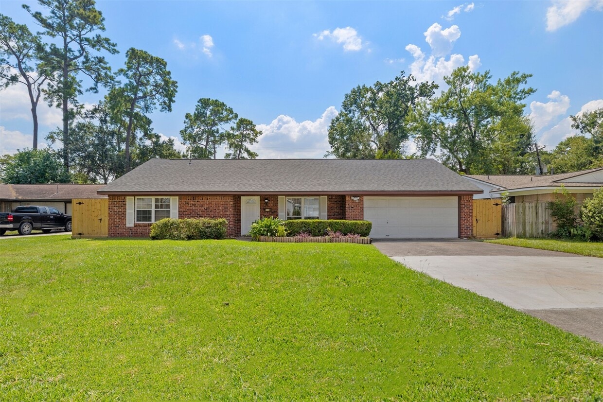 Primary Photo - 10055 Westview Dr