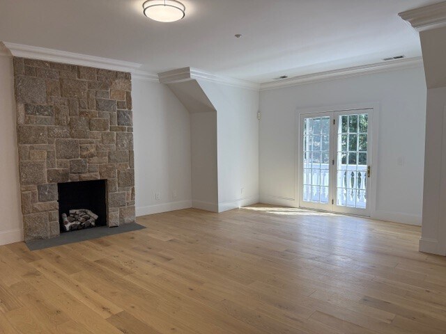Building Photo - 2 Dearfield Dr