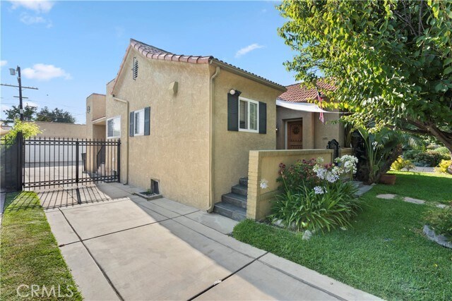 Building Photo - 225 Segovia Ave