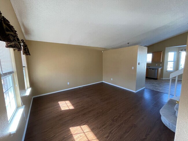 Foto del edificio - Lovely 3 Bed 3 Bath Home in Cherry Creek S...