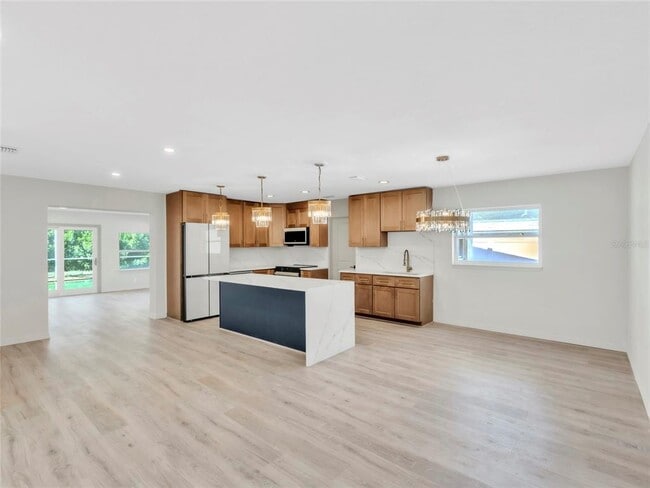 Foto del edificio - 4870 Venetian Blvd NE