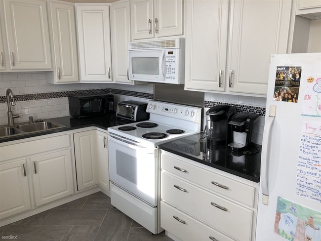 Building Photo - 7 br, 2 bath Apartment - 826 Tappan Ave D