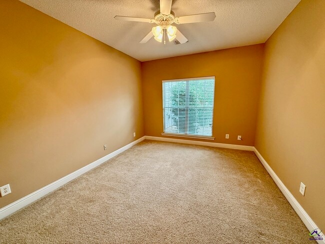 Building Photo - 206 Merlot Dr