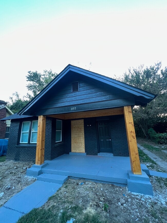 Photo - 1157 Melrose St House