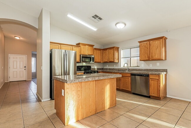 Building Photo - 7814 S 72nd Ln