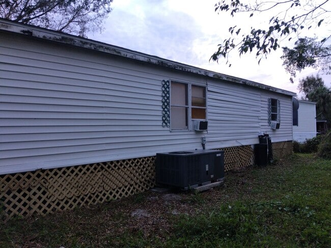 Building Photo - 15474 Mapletree Dr