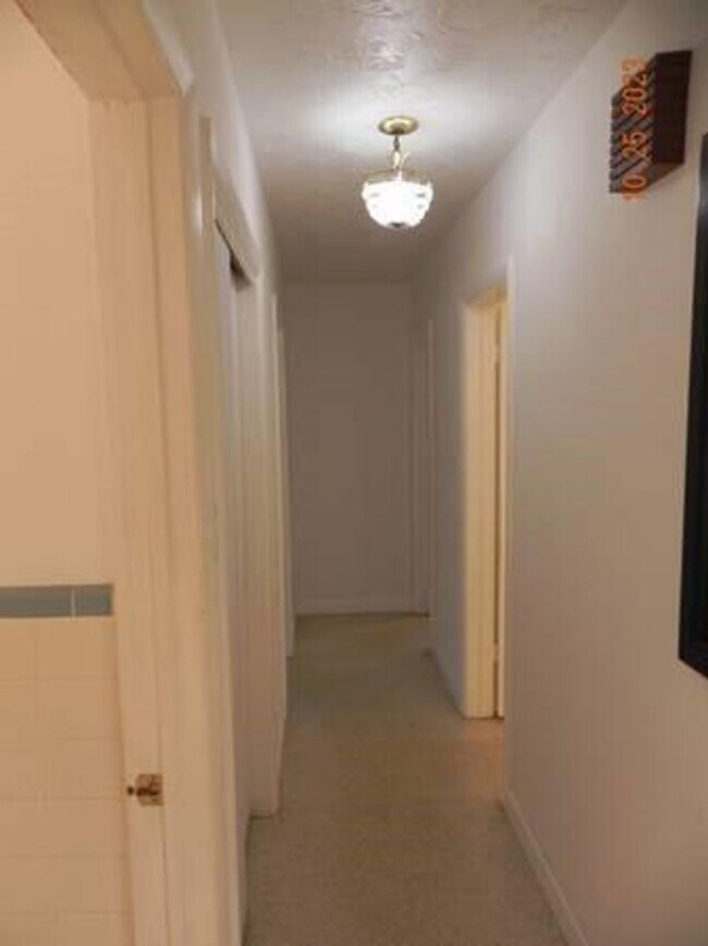 Foto del edificio - 819 N Highland Dr