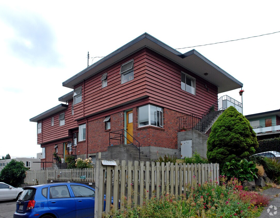Building Photo - 211 Valley St