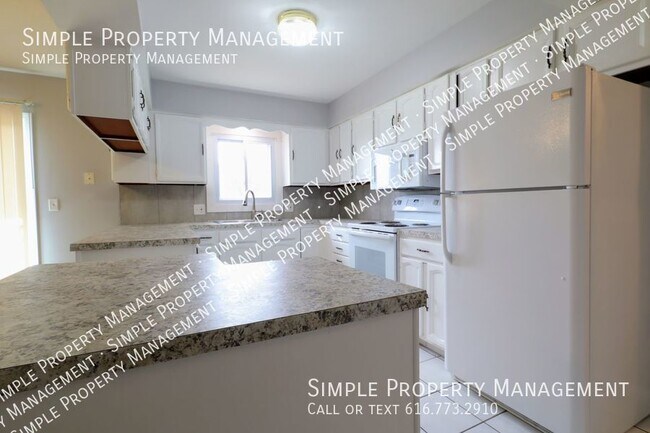 Building Photo - Spacious 3 bedroom 2 bathroom home located...