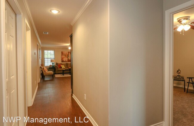 Building Photo - 3 br, 2 bath House - 805 West Main #201