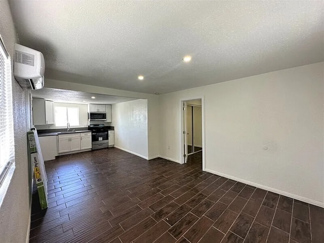 Foto del edificio - 66261 3rd St