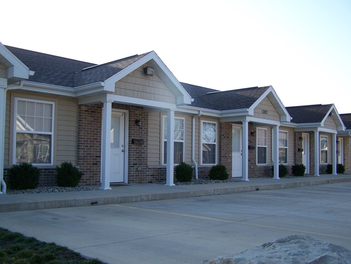 Primary Photo - 1341 Garfield Ave