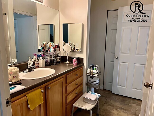 Building Photo - This Beautiful Condo 1 Bed/ 1 Bath ***Avai...