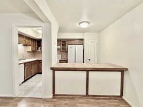 Building Photo - 4507 Terrace Manor Dr