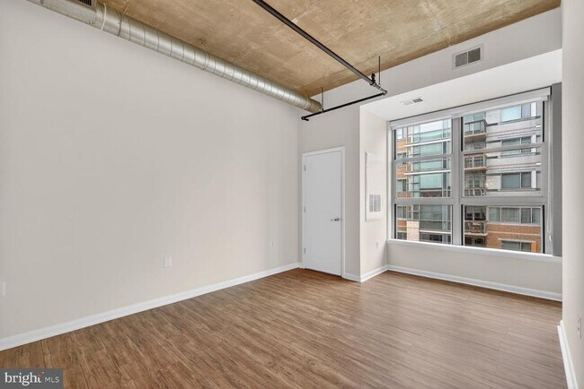Building Photo - 1300 N St NW