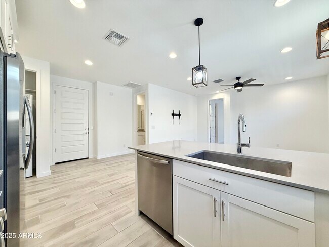 Building Photo - 3266 E Wild Dr