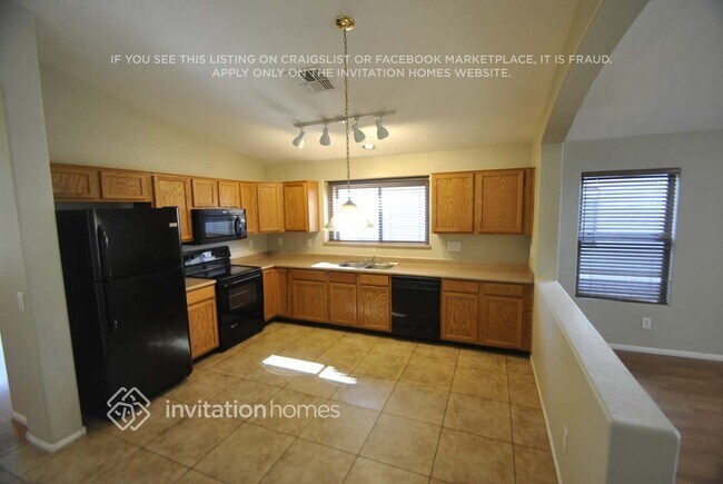Foto del edificio - 16255 W Moreland St