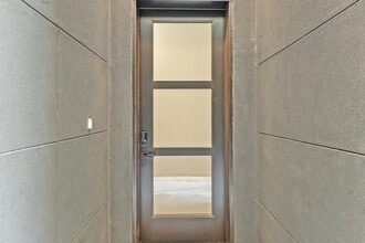 Building Photo - 1517 D Vermont St