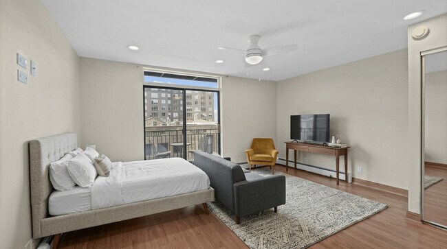 Foto del edificio - 3900 N Pine Grove Ave