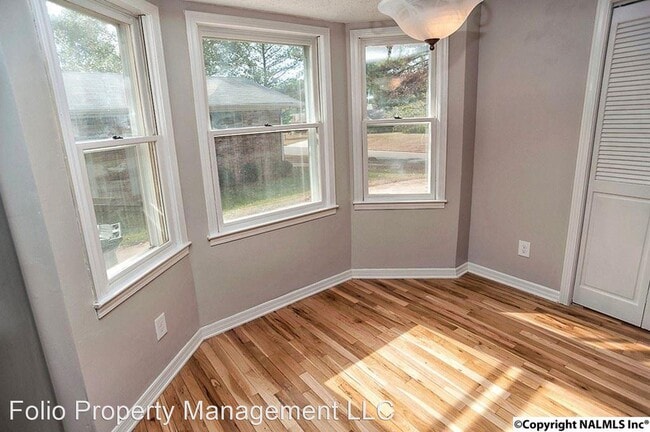Building Photo - 3 br, 2 bath House - 409 Cloverleaf Drive