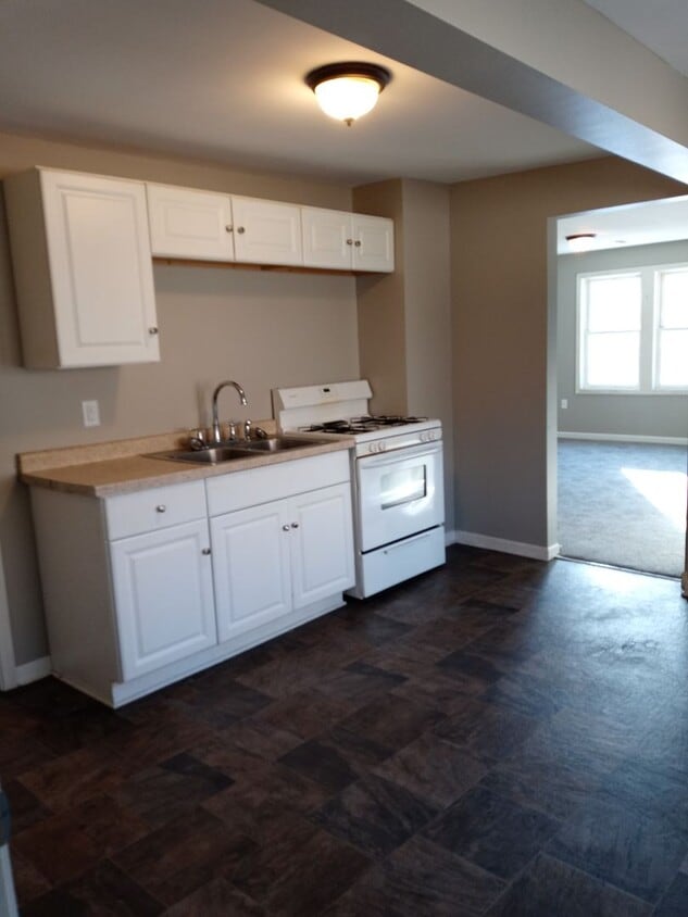 1336 S 63rd St Unit 1338 Upper, West Allis, WI 53214 Room for Rent in West Allis, WI