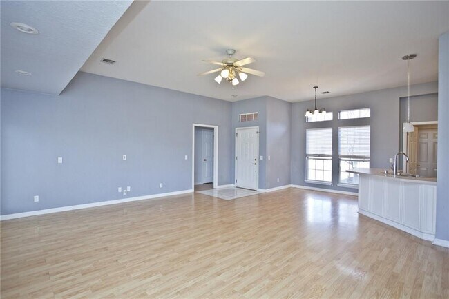Building Photo - 281 Stein St