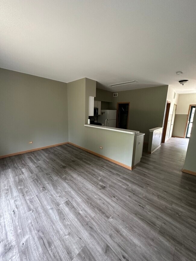 Building Photo - 2549 Oak Tree Ln