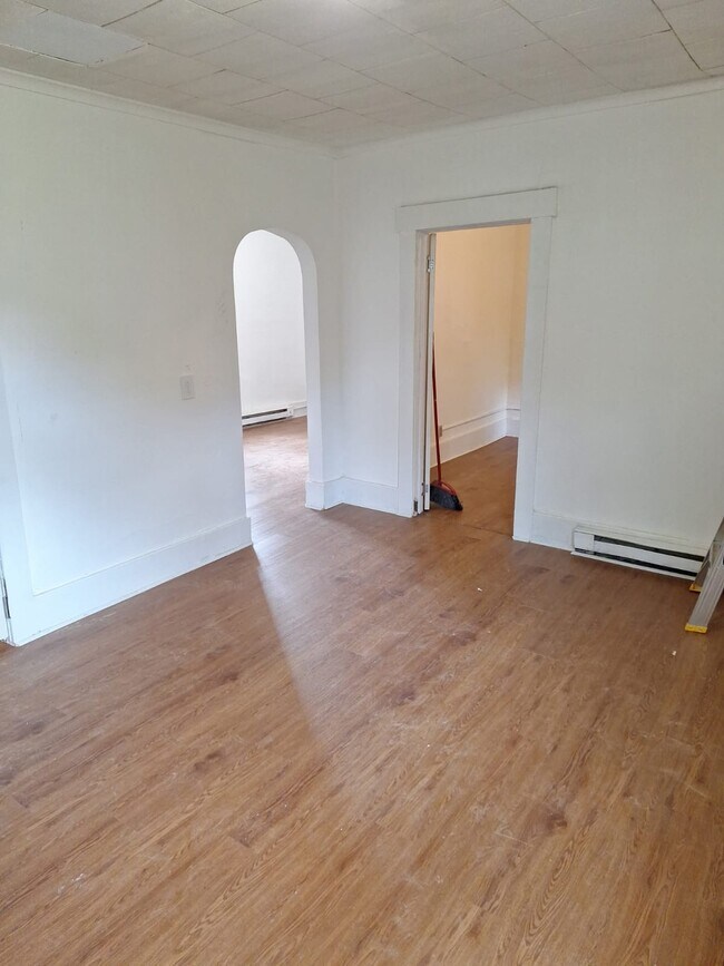 Building Photo - 205 Beecher St