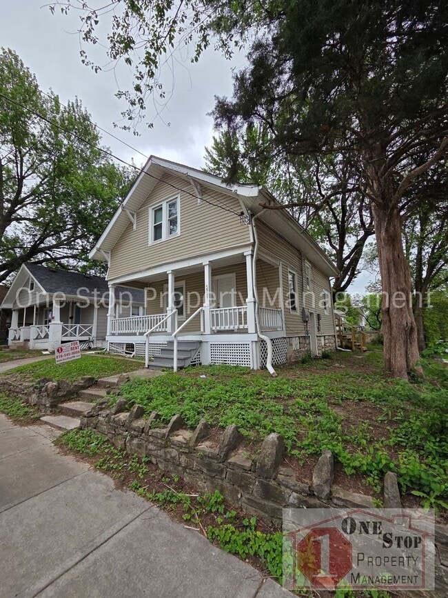 Building Photo - Spacious 3 bedroom/ 2 bathroom in Kansas City!