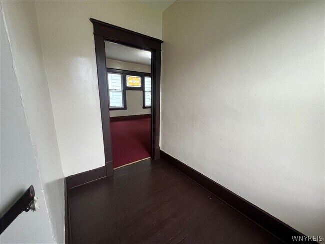 Building Photo - 110 Briscoe Ave