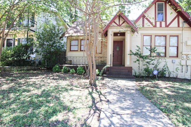 Foto del edificio - 436 W Rosewood Ave
