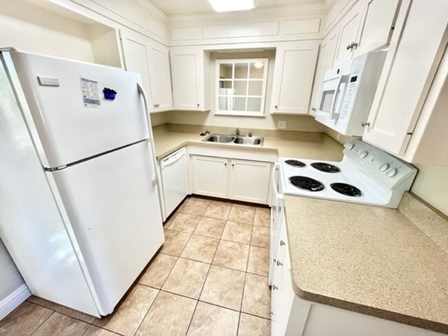 Interior Photo - **Pre-Leasing for Summer 2025** Cute 2 bed...