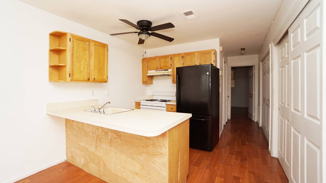 Building Photo - 212 Pond Way