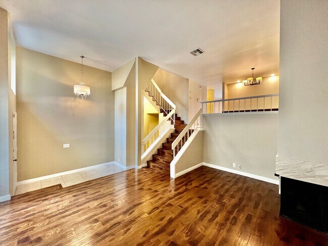 Foto del edificio - Beautiful 3B/2.5BA W/ Attached 2 Car Garag...