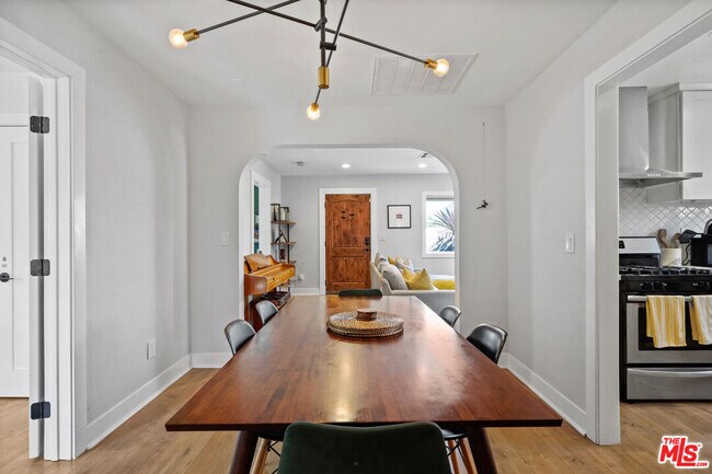 Building Photo - 2910 W 78th Pl