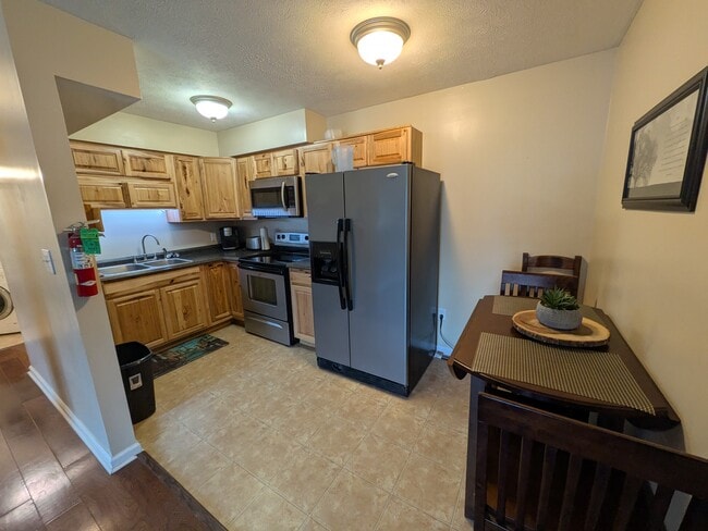 Building Photo - Riverstone Apartments
