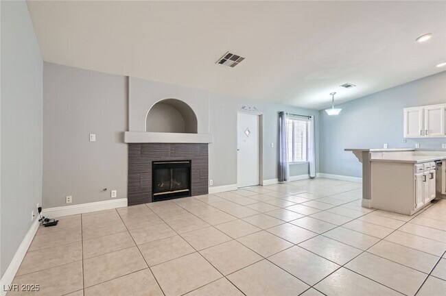 Foto del edificio - 924 Clubview Dr