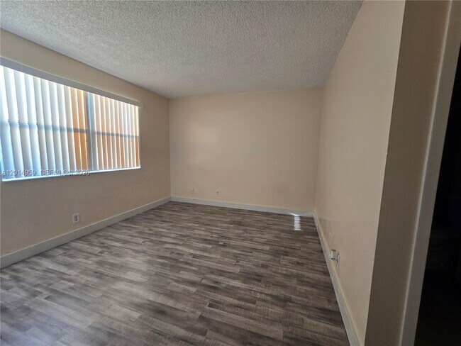 Foto del edificio - 11477 NW 39th Ct