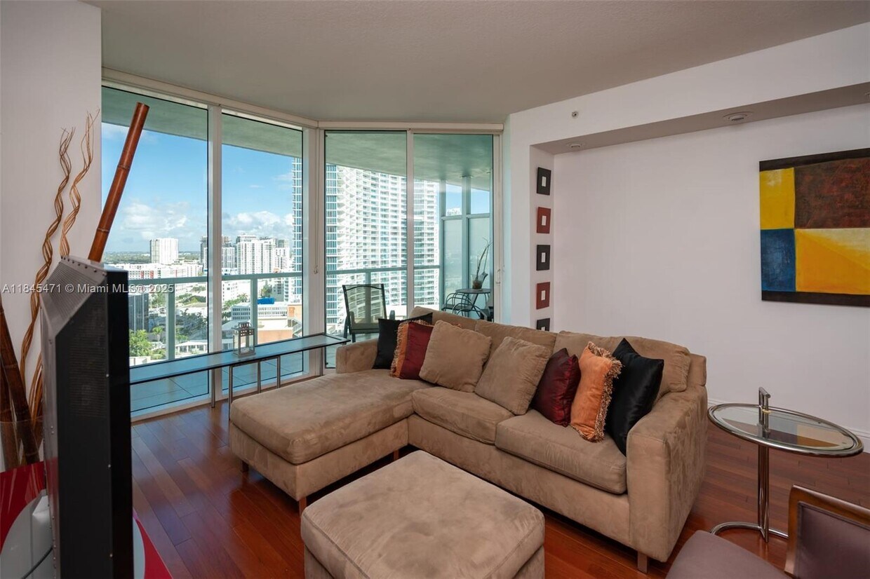 Foto principal - 1900 N Bayshore Dr