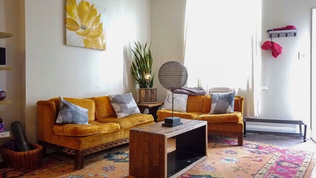 Foto del edificio - 3581 Calumet St