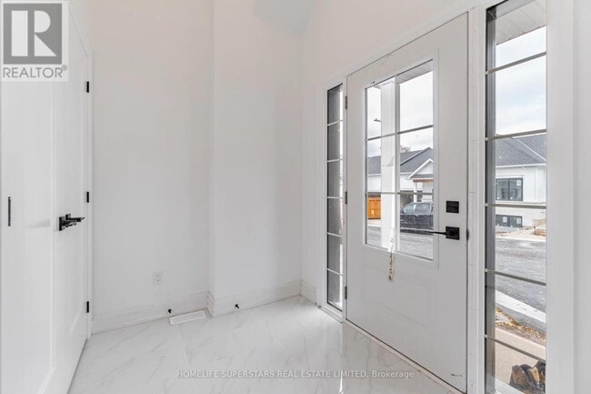 Photo du bâtiment - 8 Santa Barbara Ln