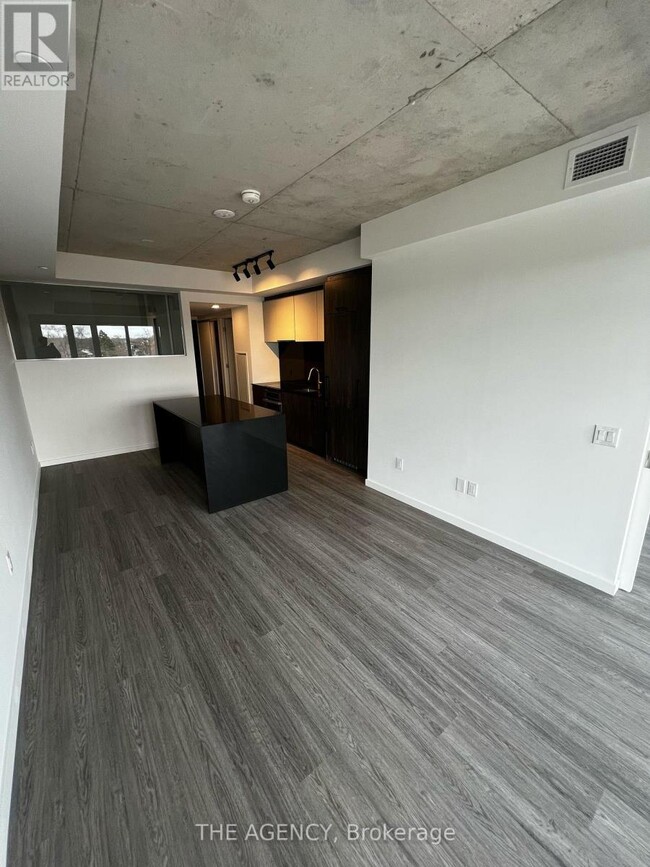 Building Photo - 689-689 The Queensway
