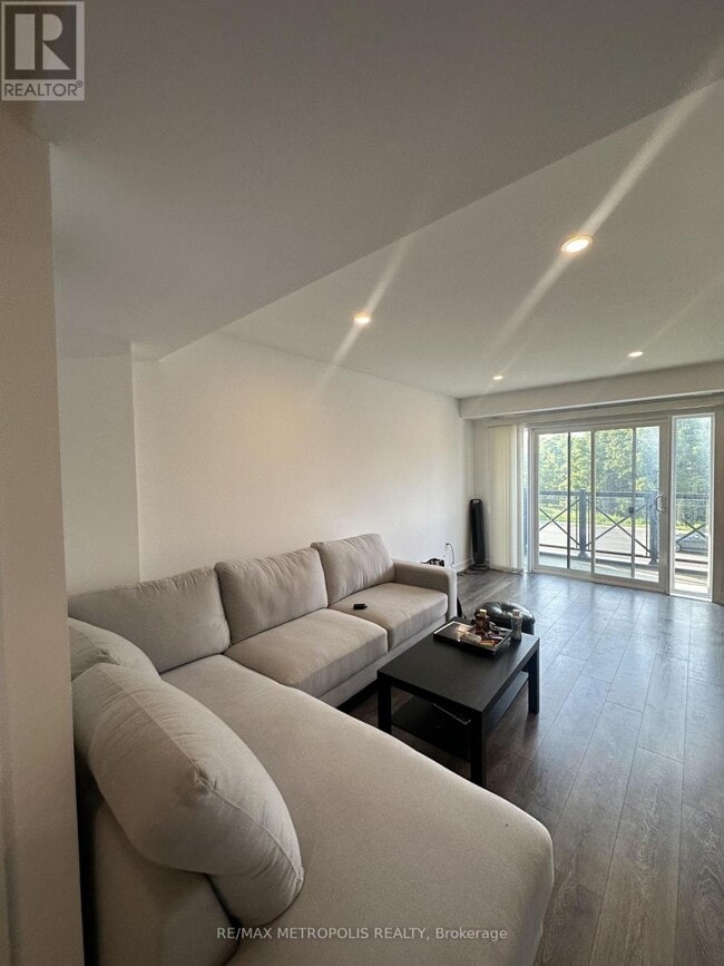 Building Photo - 10 Westmeath Ln